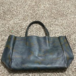 Amersand As Apostrophe - Camo Half Tote - Green